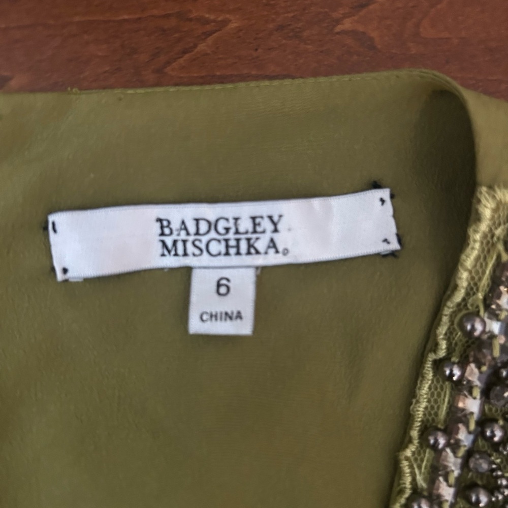 Badgley Mischka green/olive sleeveless fit and flair with embellished v-neck s6 - Picture 10 of 13